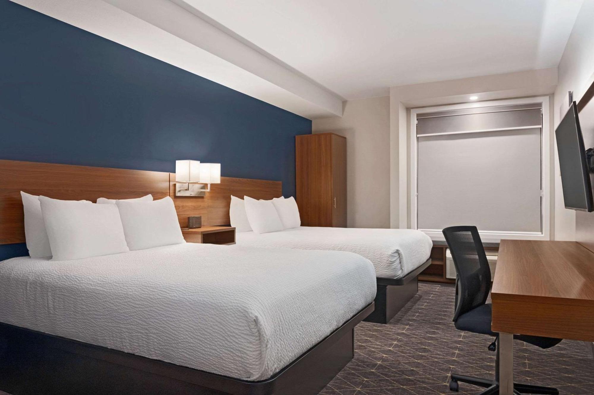 Park Inn By Radisson, Kelowna Esterno foto