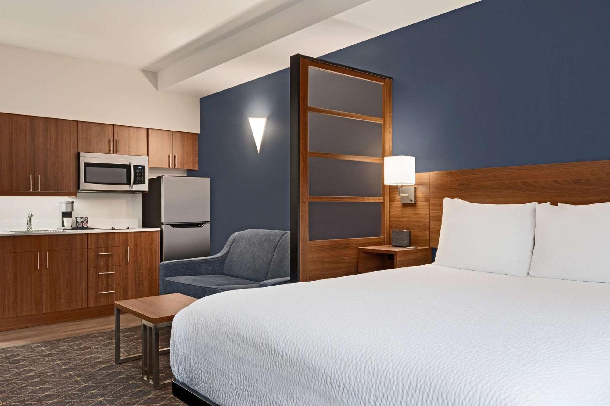 Park Inn By Radisson, Kelowna Esterno foto