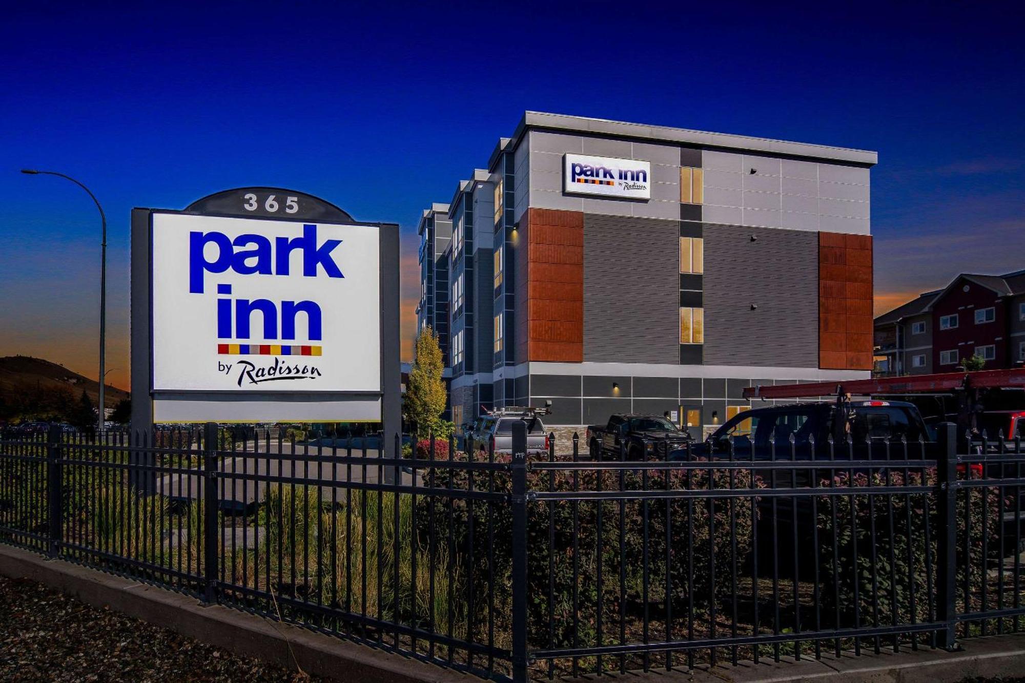 Park Inn By Radisson, Kelowna Esterno foto
