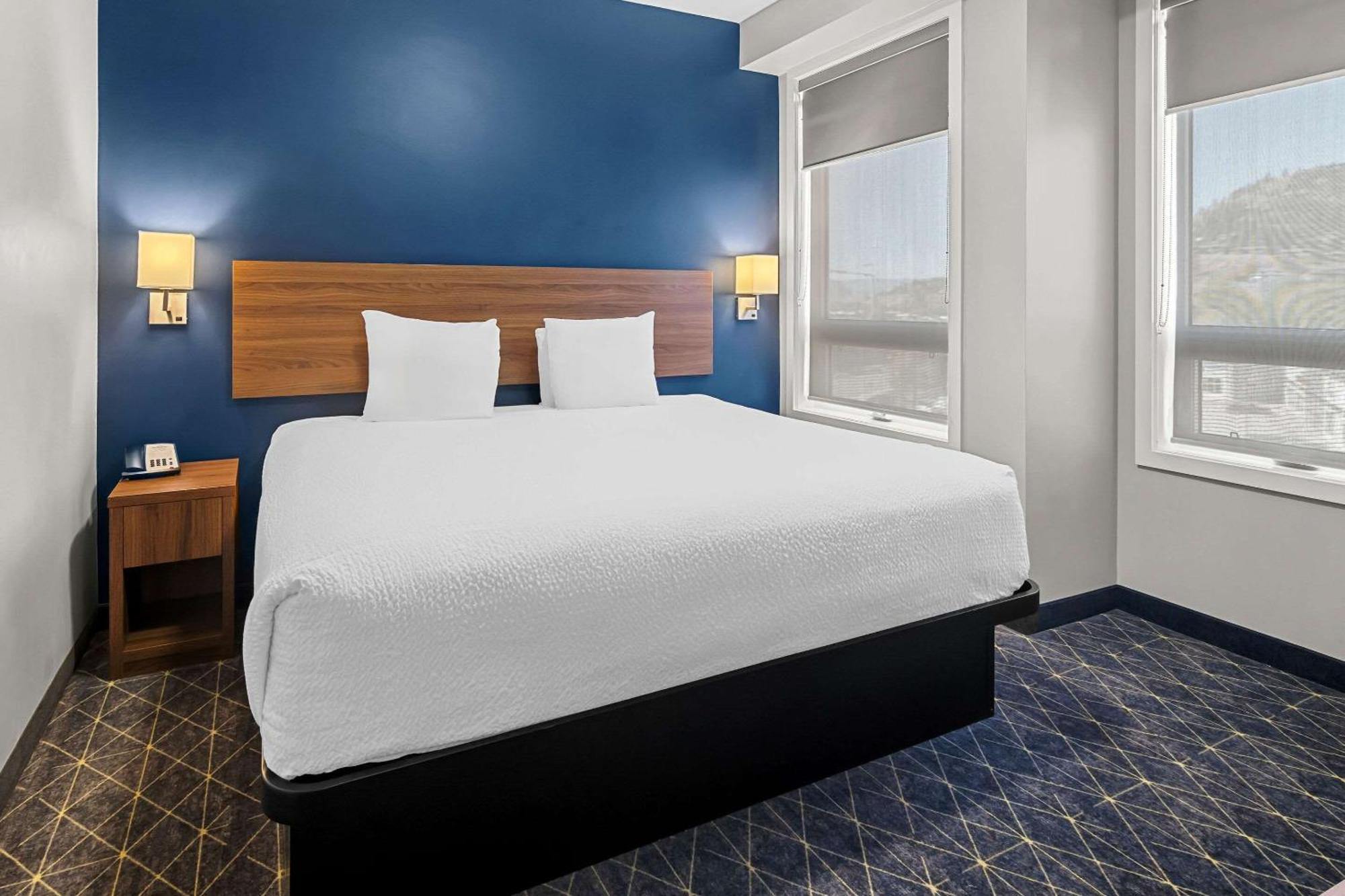 Park Inn By Radisson, Kelowna Esterno foto