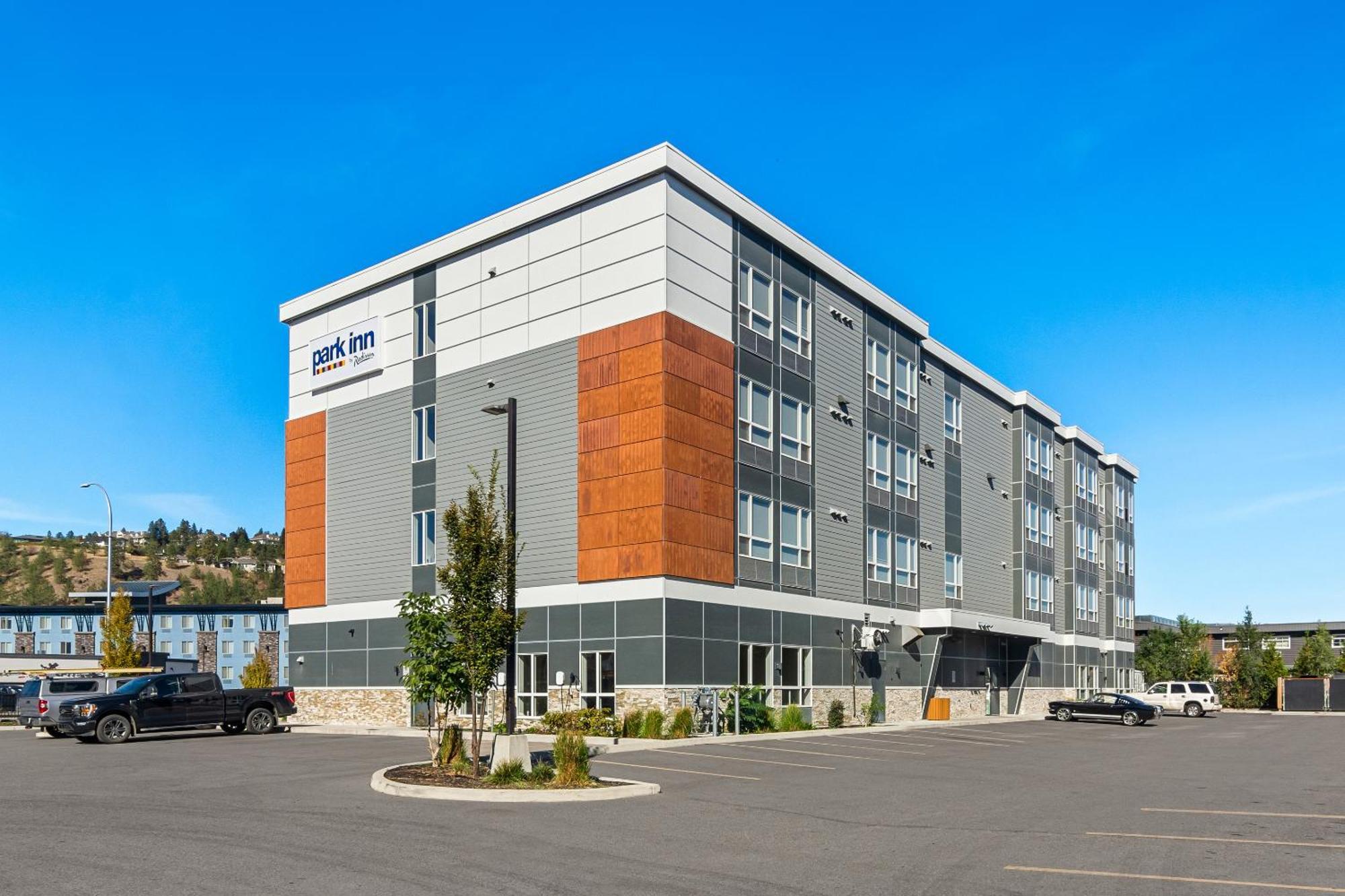 Park Inn By Radisson, Kelowna Esterno foto